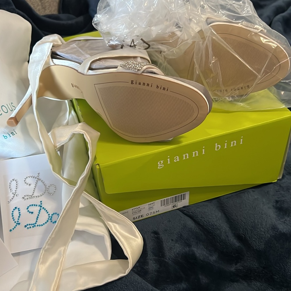 Gianni Bini Sonnalie Bridal Satin Bow Sandals in White - Picture 5 of 5